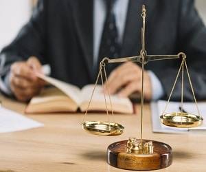 PROTECTION JURIDIQUE pour professionnels et entreprises auprès de votre agence Allianz Saint-Tropez